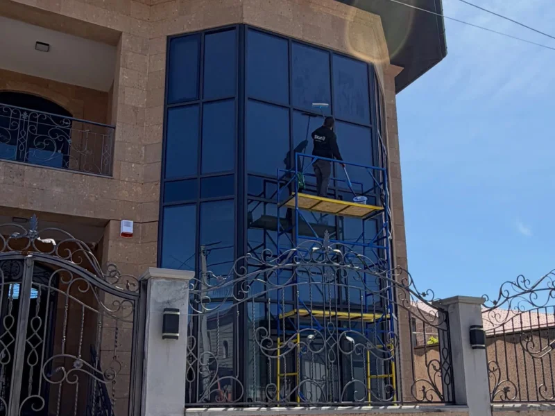 Ցուցափեղկեր և ապակեպատ երեսպատումներ